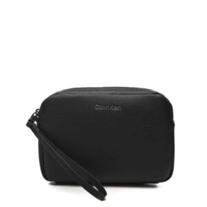kopertówki marki calvin klein model k50k509594 kolor czarny. torby męskie. sezon: jesień/zima