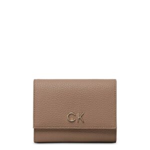 portfel marki calvin klein model k60k609492 kolor brązowy. akcesoria damskie. sezon: wiosna/lato