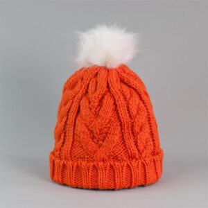 czapka króliczy pompon