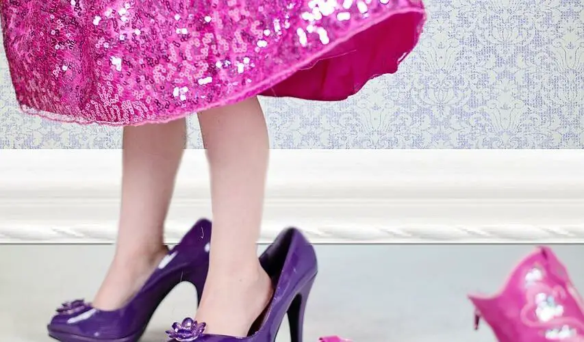jakie buty do jasno różowej sukienki