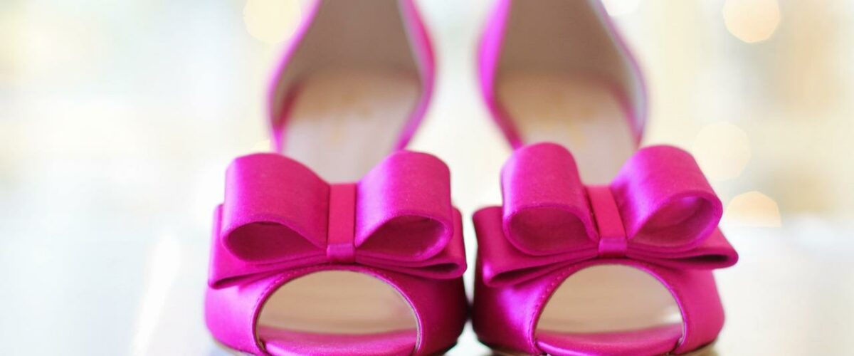 jakie buty do różowej sukienki na wesele